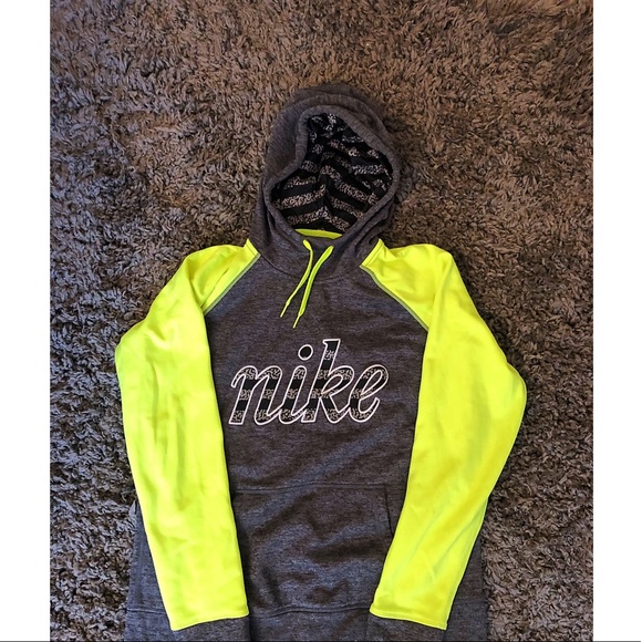 Nike Sweaters - 💥•NIKE therma fit•